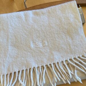 Fendi Elegant Fringe wool scarf in Cream